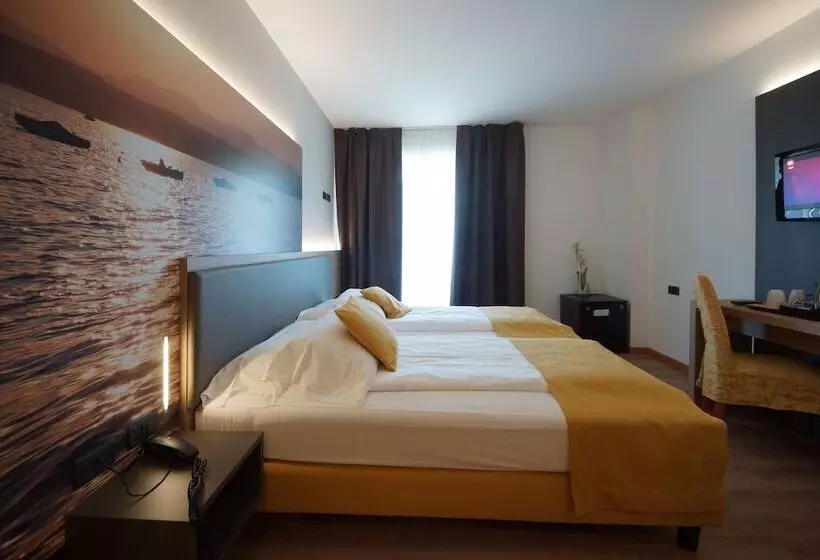 اتاق اکونومی, Ambassador Suite