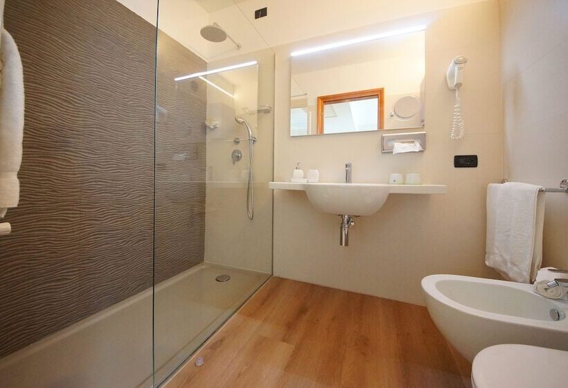 غرفة قياسية, Ambassador Suite