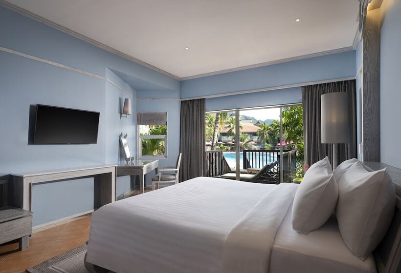 プールの見えるデラックスルーム, Aonang Villa Resort I Beach Front