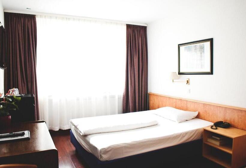 Номер Стандарт, Rugs Hotel Düsseldorf