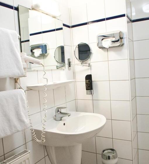 Номер Стандарт Трехместный, Rugs Hotel Düsseldorf