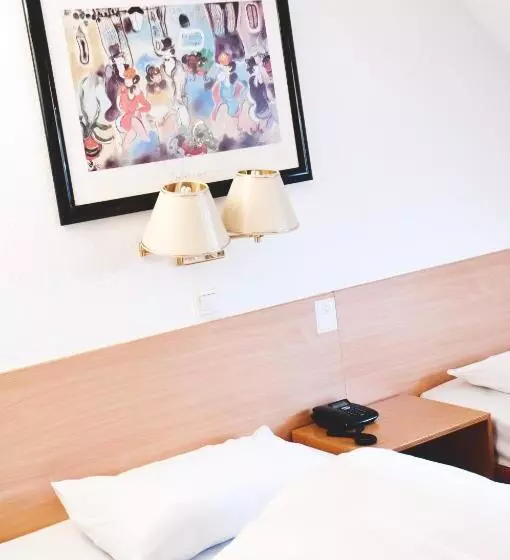 スタンダードトリプルルーム, Rugs Hotel Düsseldorf