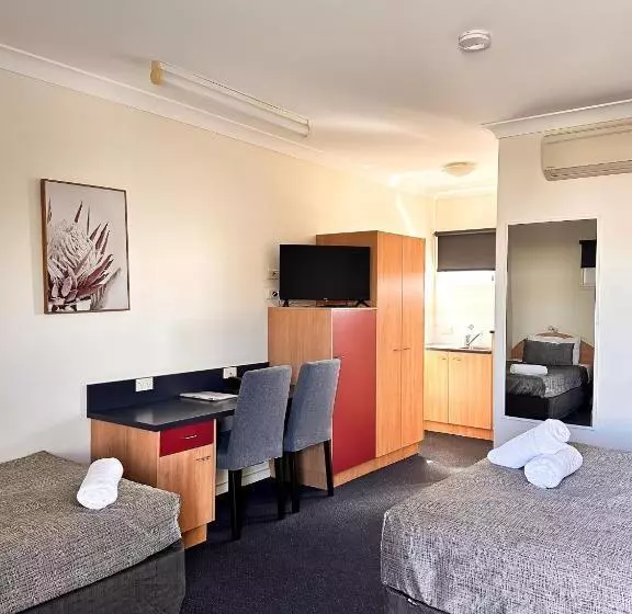 اتاق لوکس سه تخته, Boulevard Lodge Bundaberg