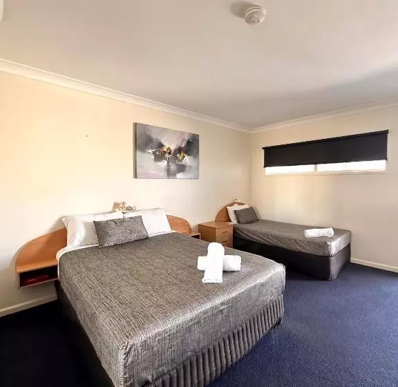 اتاق لوکس سه تخته, Boulevard Lodge Bundaberg