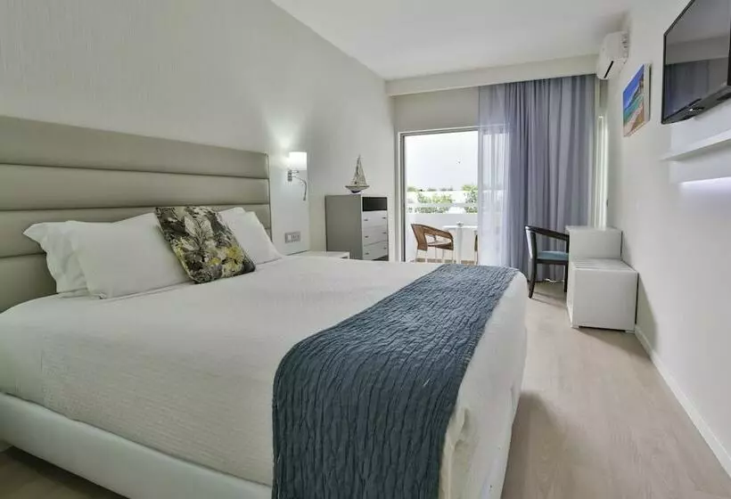 اتاق اساندارد با چشم‌انداز جانبی به دریا, Carvi Beach