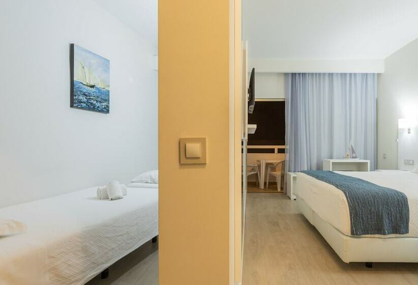 חדר משפחתי, Carvi Beach