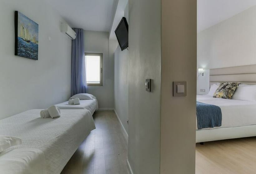 חדר משפחתי צדדי נוף לים, Carvi Beach