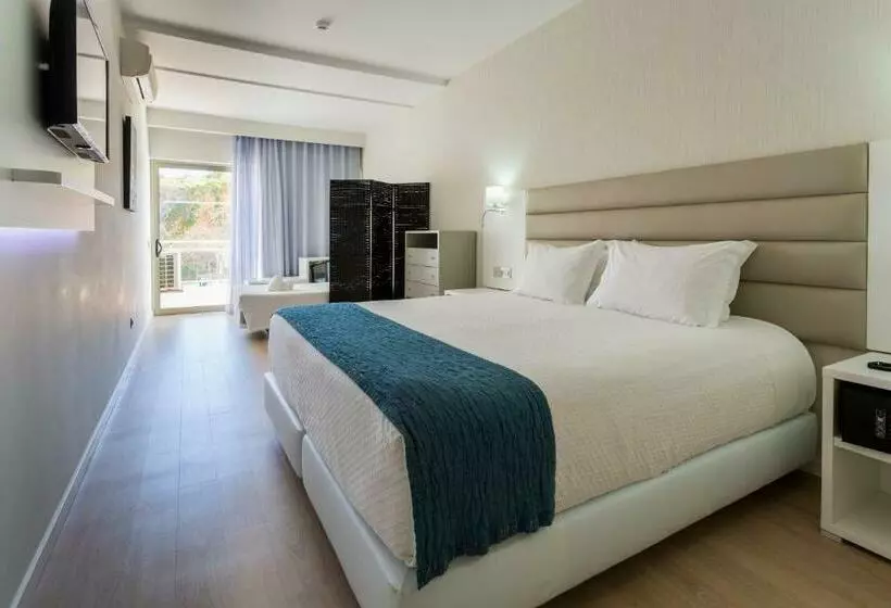 اتاق استاندارد سه نفره, Carvi Beach