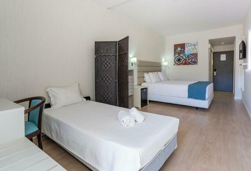 חדר סטנדרט לשלושה עם נוף צדדי לים, Carvi Beach