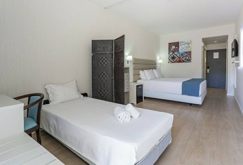 חדר סטנדרט לשלושה עם נוף צדדי לים, Carvi Beach