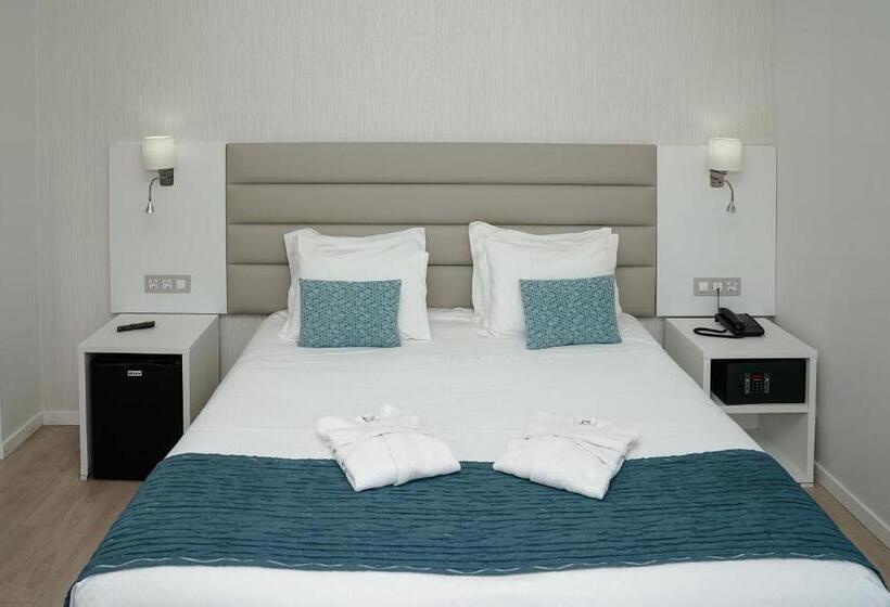 סוויטת ג'וניור, Carvi Beach