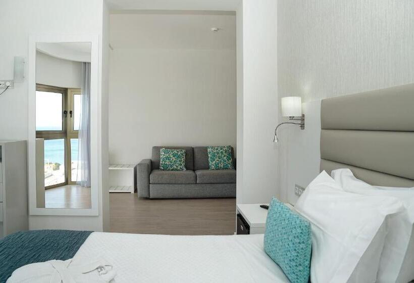 סוויטת ג'וניור, Carvi Beach