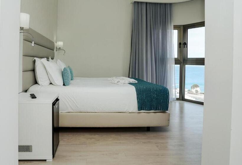 סוויטת ג'וניור, Carvi Beach