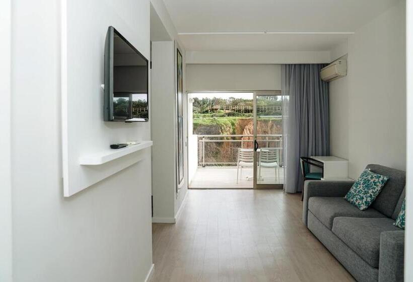 סוויטת ג'וניור, Carvi Beach