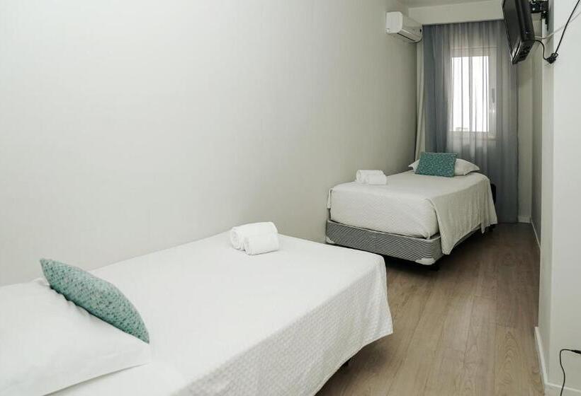 חדר משפחתי, Carvi Beach