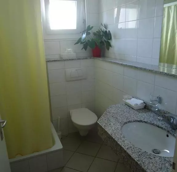 Standard Triple Room, Des Alpes Bulle Center