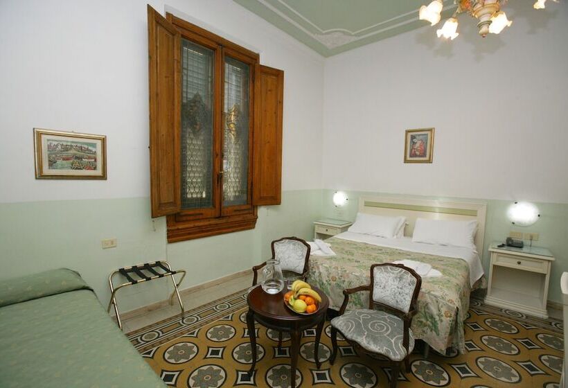 اتاق استاندارد, Desiree