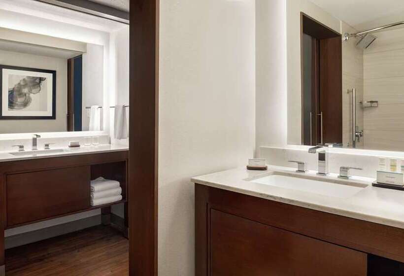 이그제큐티브 스위트, Embassy Suites  Boston Logan Airport