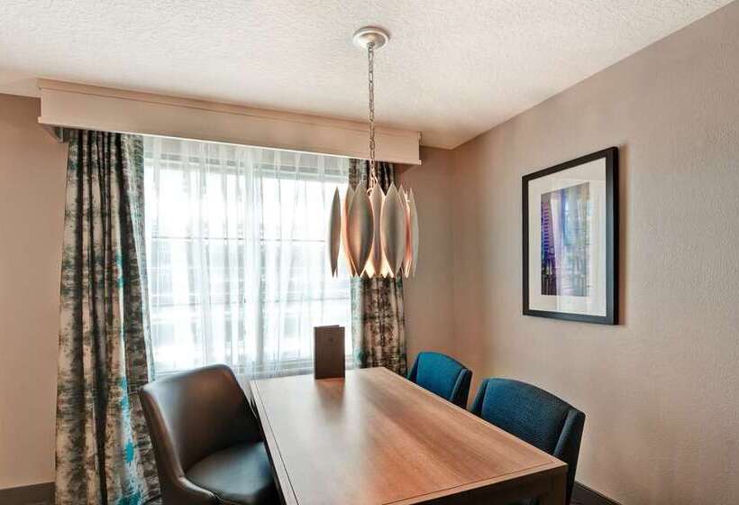 סוויטה אקזקיוטיב, Embassy Suites  Boston Logan Airport