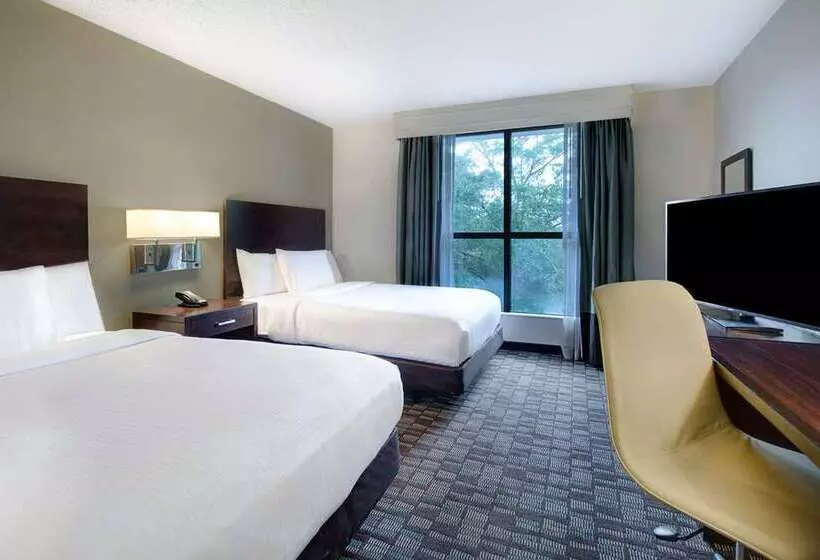 سوییت اجرایی, Embassy Suites  Boston Logan Airport