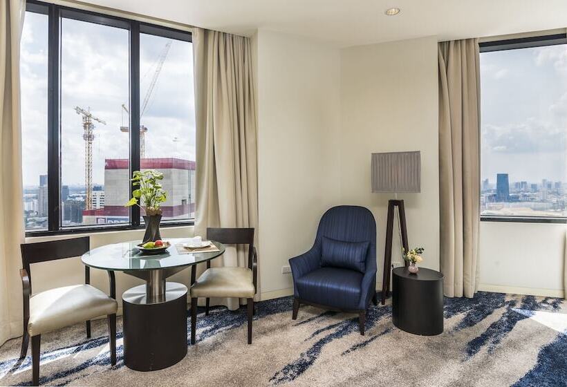 اتاق لوکس با تخت بزرگ, Emporium Suites By Chatrium