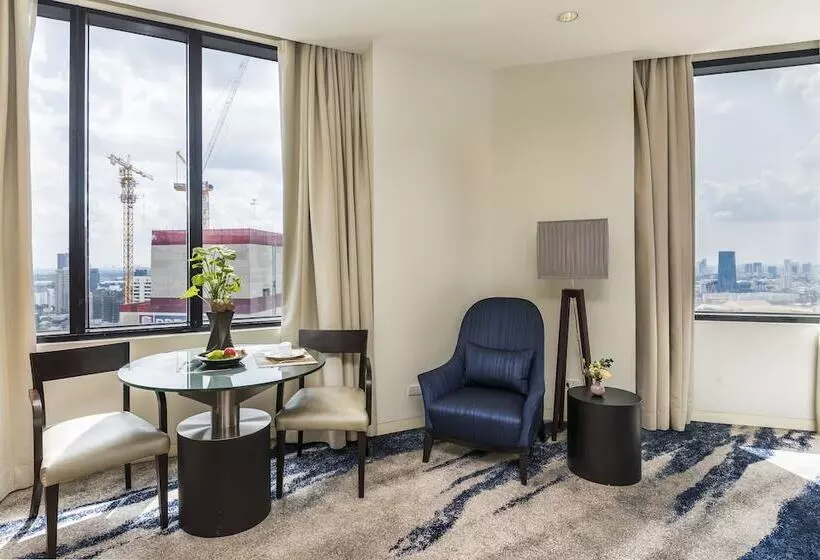 اتاق لوکس با تخت بزرگ, Emporium Suites By Chatrium