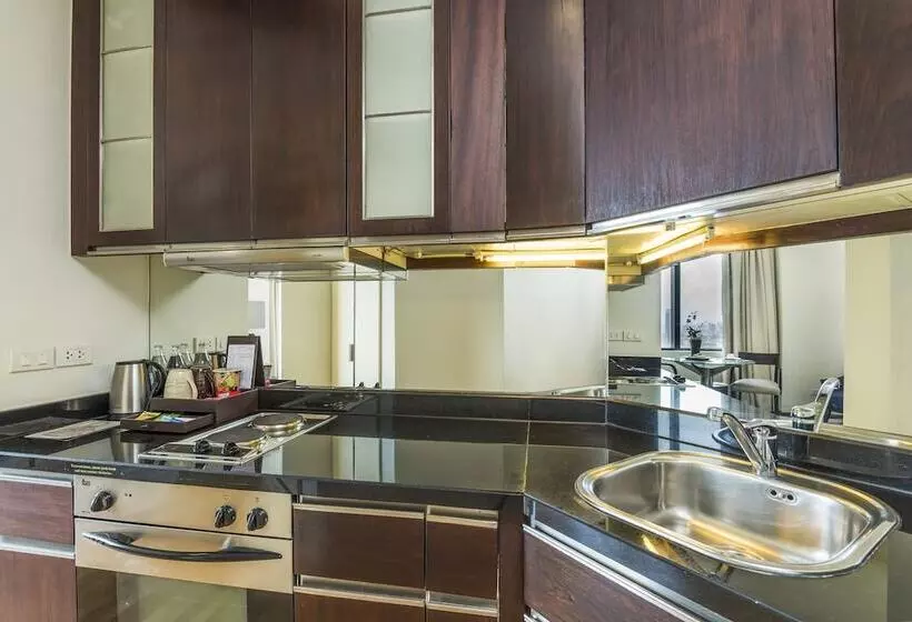 اتاق لوکس با تخت بزرگ, Emporium Suites By Chatrium