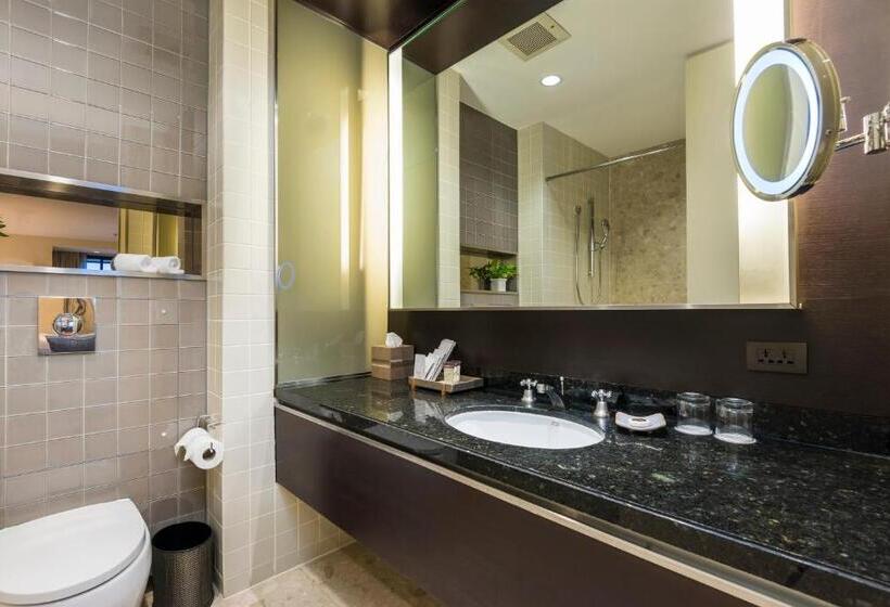 اتاق لوکس با تخت بزرگ, Emporium Suites By Chatrium