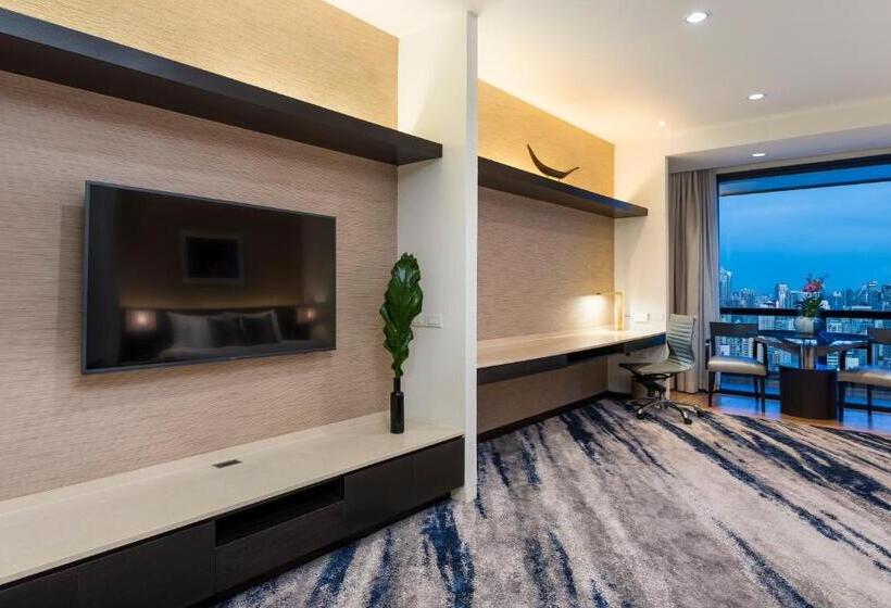 اتاق لوکس با تخت بزرگ, Emporium Suites By Chatrium