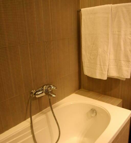 חדר סטנדרט לשלושה, Garda