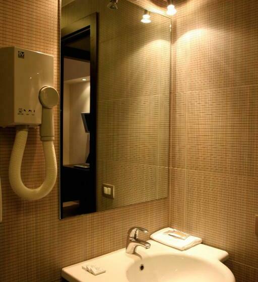 חדר סטנדרט לשלושה, Garda