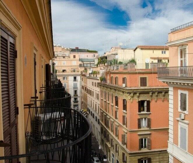 חדר סטנדרט לשלושה, Garda