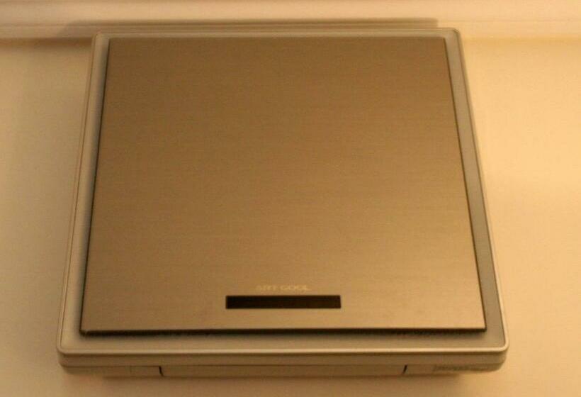 חדר סטנדרט לארבעה, Garda