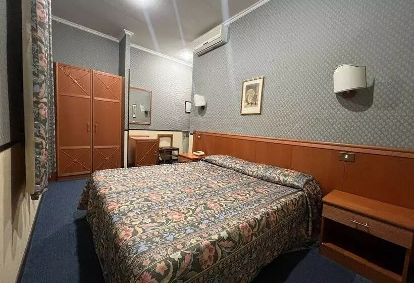 اتاق اکونومی, Garda