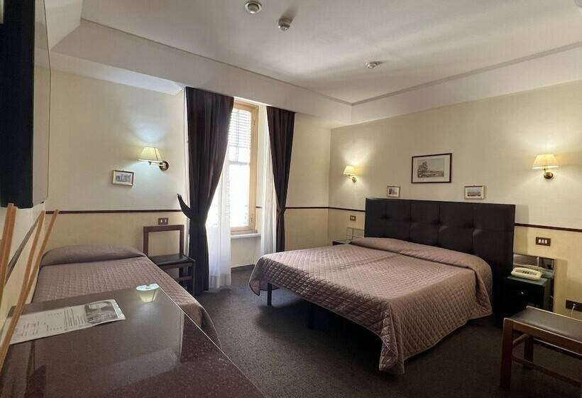 חדר סטנדרט לשלושה, Garda