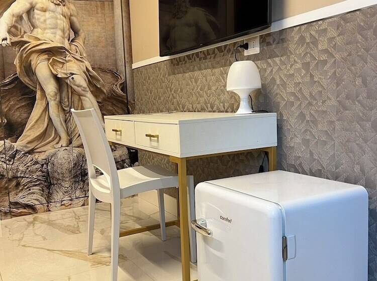 חדר סטנדרט לשלושה, Garda