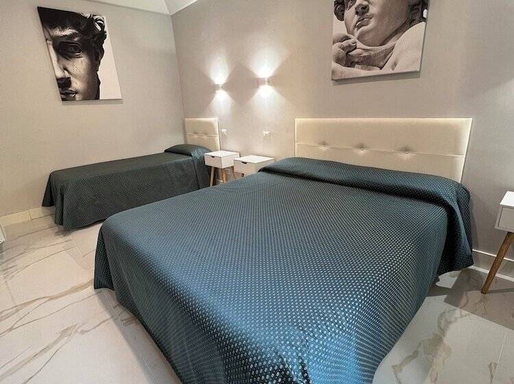 חדר סטנדרט לשלושה, Garda