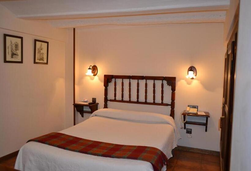 חדר אקונומי, Hostal Santa Agueda