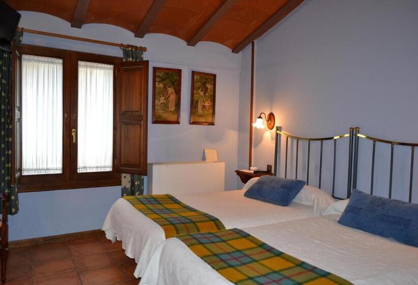 Номер Стандарт Трехместный, Hostal Santa Agueda