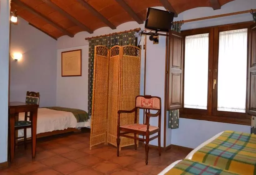 اتاق استاندارد چهار تخته, Hostal Santa Agueda