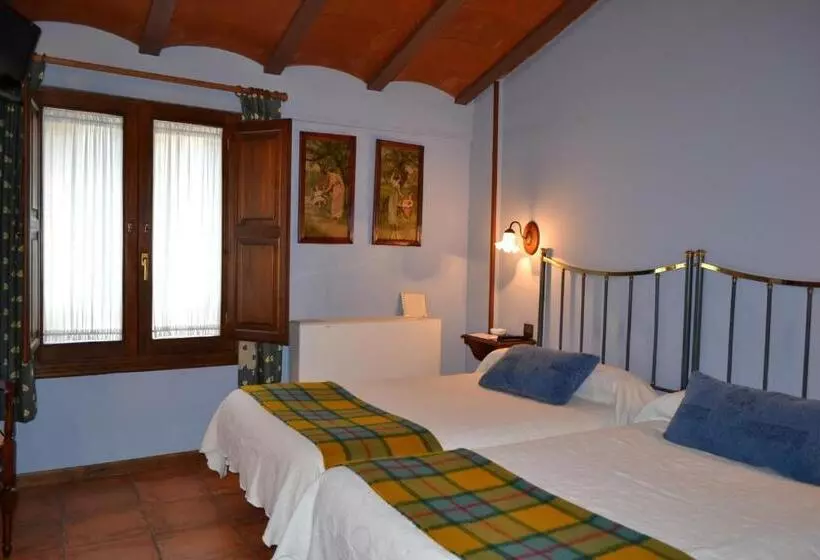 اتاق استاندارد چهار تخته, Hostal Santa Agueda