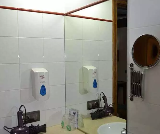 اتاق اکونومی, Hostal Santa Agueda