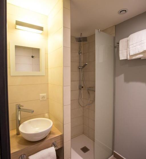 חדר סטנדרט לשלושה, Hôtel Le Blason