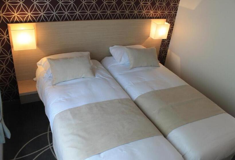 标准三人间, Hôtel Le Blason