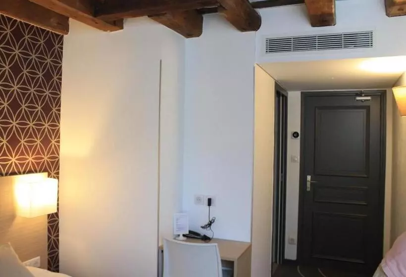 اتاق استاندارد سه نفره, Hôtel Le Blason