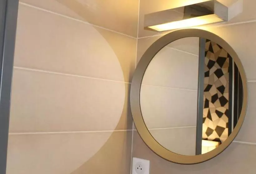 اتاق استاندارد چهار تخته, Hôtel Le Blason