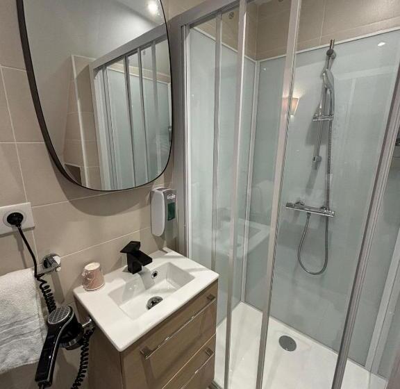 חדר סטנדרט לארבעה, Hôtel Le Blason