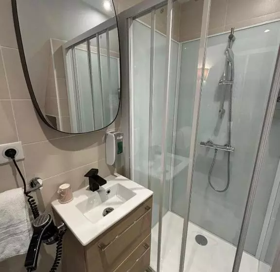اتاق استاندارد چهار تخته, Hôtel Le Blason