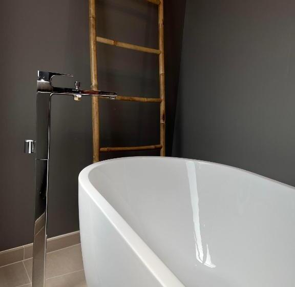 סוויטה, Hôtel Le Blason