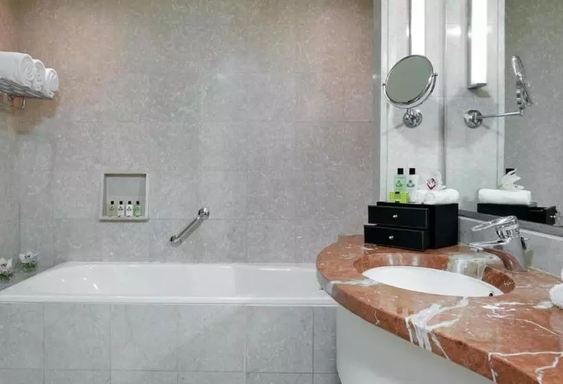 キングサイズベッドのクラシックルーム, Intercontinental Doha Beach & Spa, An Ihg